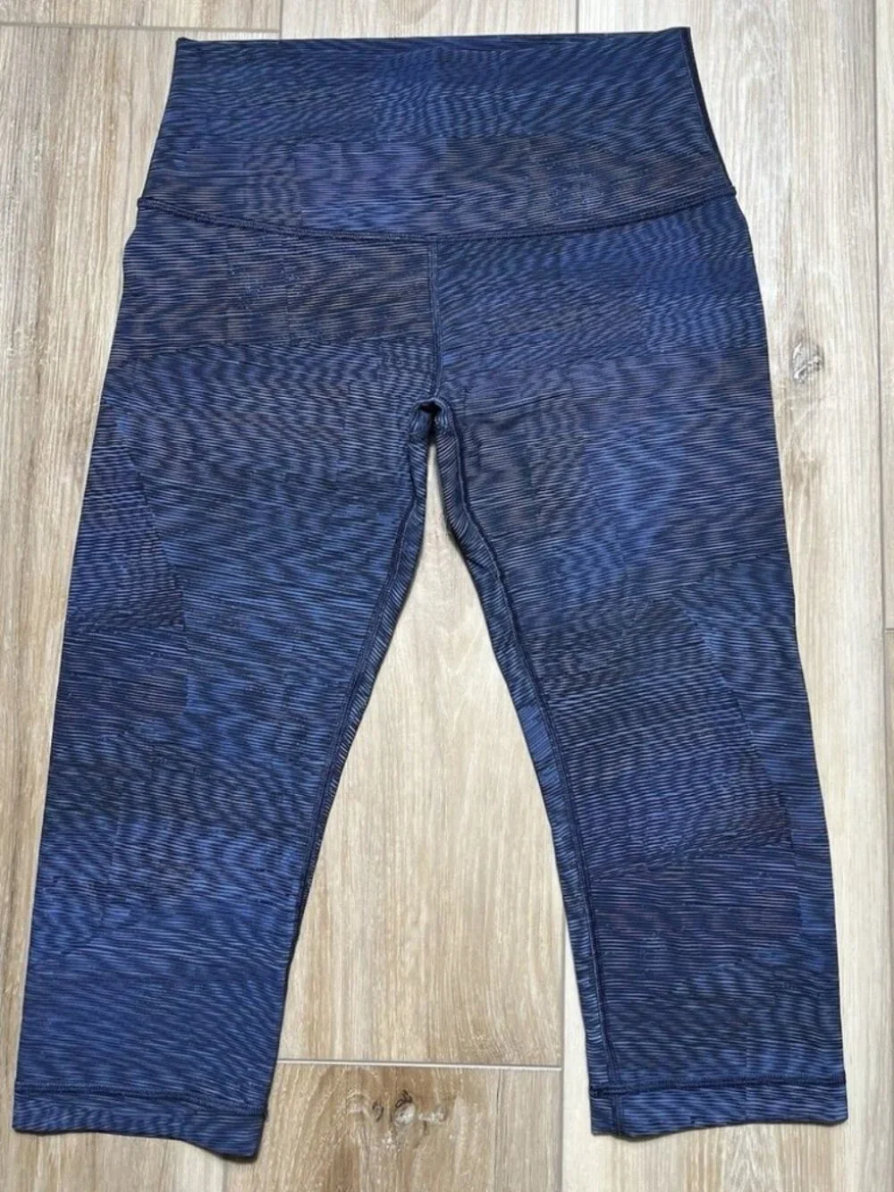 Lululemon Blue Pattern Wunder Under Cropped Leggings - Women Size 6